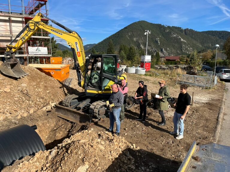 WhatsApp Image 2023 10 16 at 21.09.101 768x576