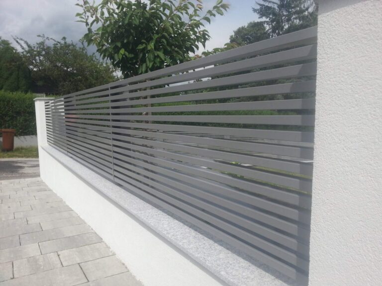 Zaunsysteme aus Aluminium Christian Haefele1 2048x1536 1 768x576